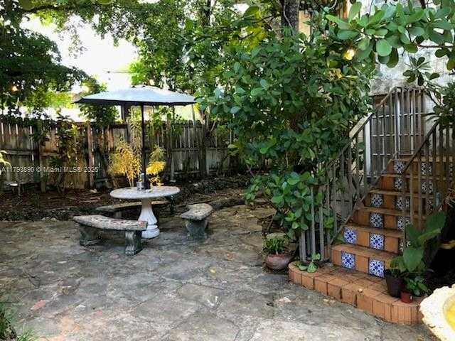 Small Image of 2728 CALUSA STREET #A, Miami Number 3