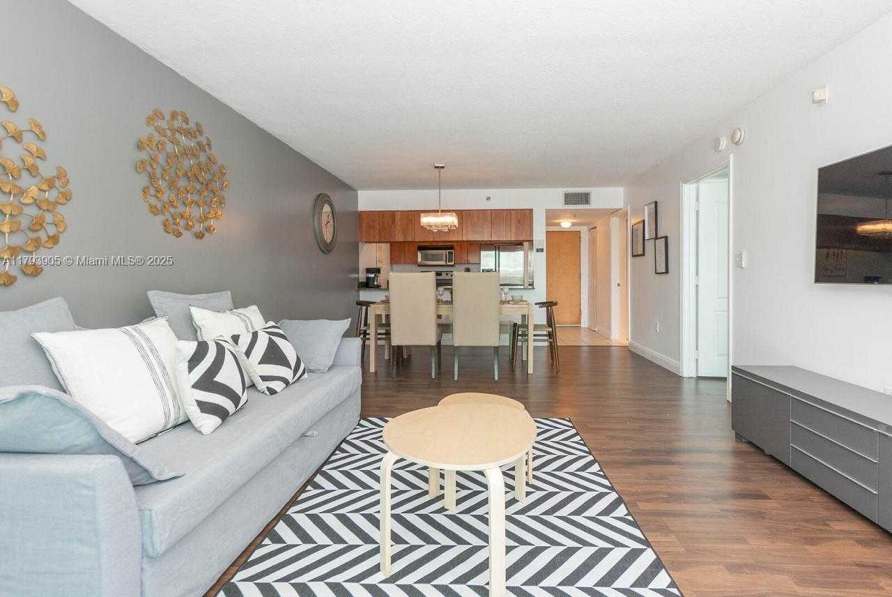 Small Image of 1200 BRICKELL BAY DR #3207, Miami Number 2
