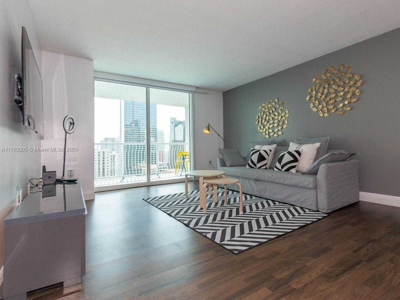Small Image of 1200 BRICKELL BAY DR #3207, Miami Number 5