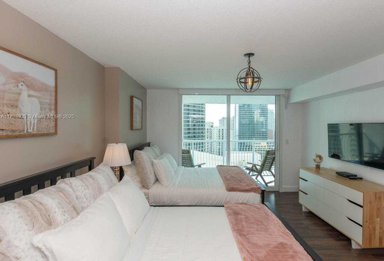 Small Image of 1200 BRICKELL BAY DR #3207, Miami Number 6