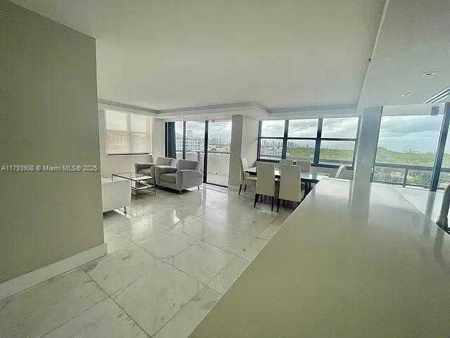 Small Image of 2555 COLLINS AVE #812, Miami Beach Number 10