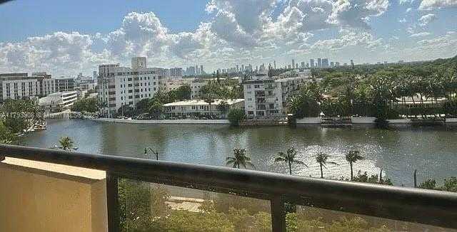 Small Image of 2555 COLLINS AVE #812, Miami Beach Number 12