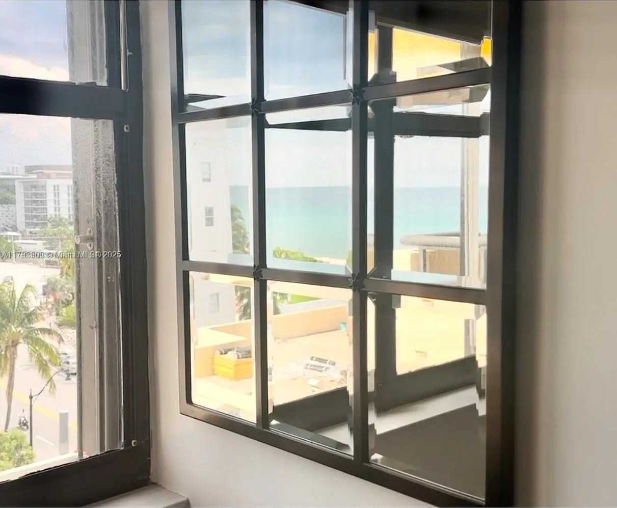 Small Image of 2555 COLLINS AVE #812, Miami Beach Number 14