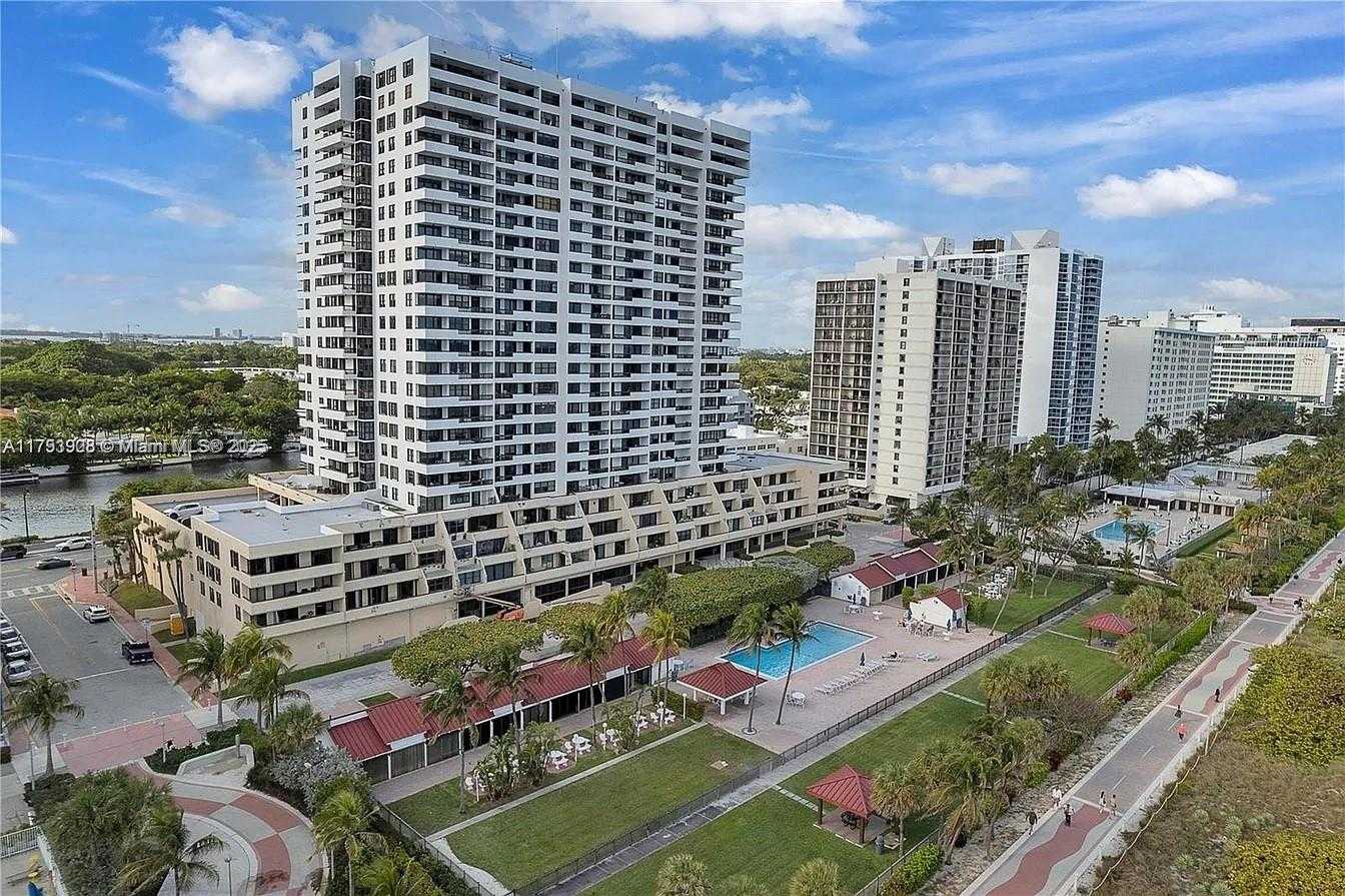 Small Image of 2555 COLLINS AVE #812, Miami Beach Number 2