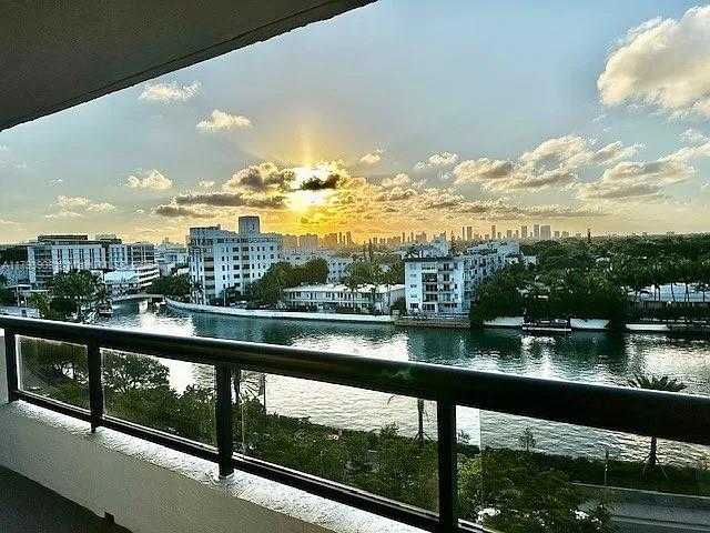 Small Image of 2555 COLLINS AVE #812, Miami Beach Number 20