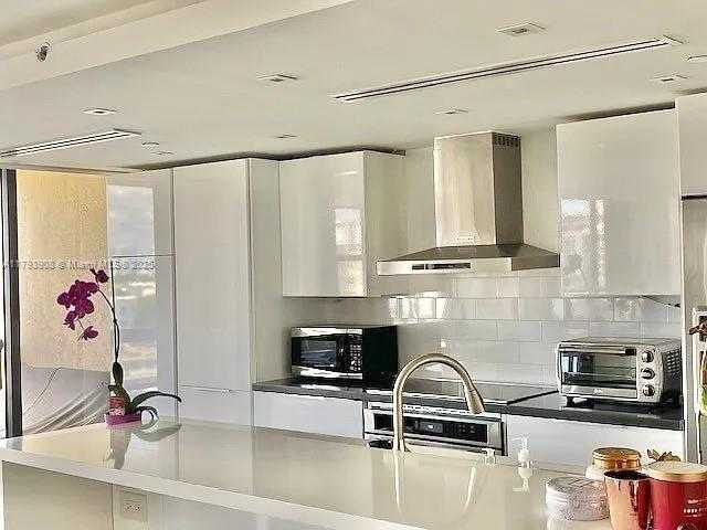 Small Image of 2555 COLLINS AVE #812, Miami Beach Number 5