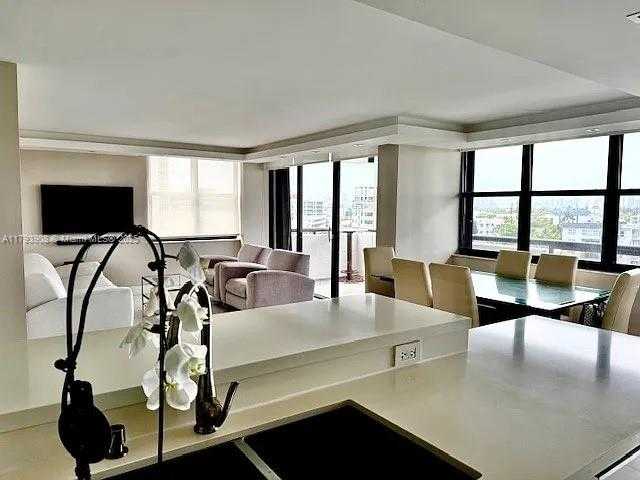 Small Image of 2555 COLLINS AVE #812, Miami Beach Number 7
