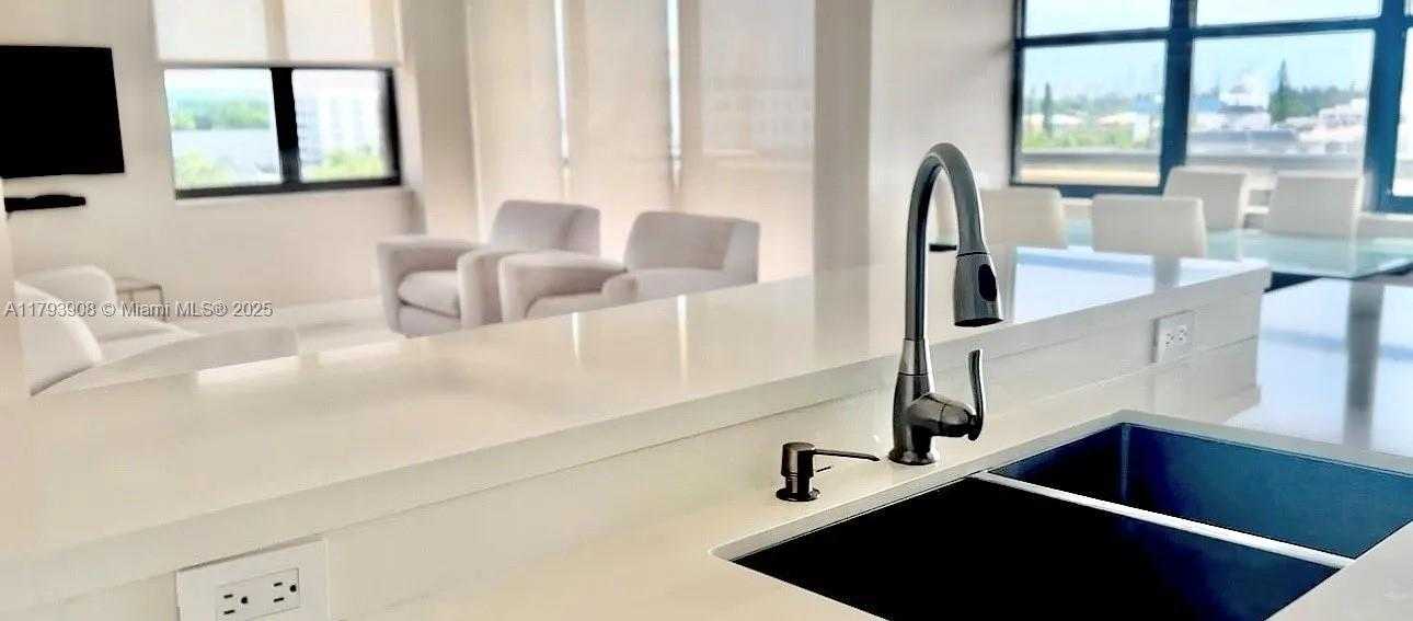 Small Image of 2555 COLLINS AVE #812, Miami Beach Number 8