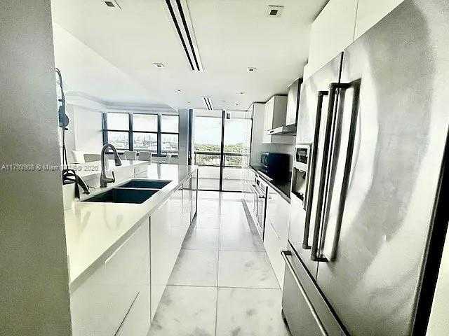 Small Image of 2555 COLLINS AVE #812, Miami Beach Number 9