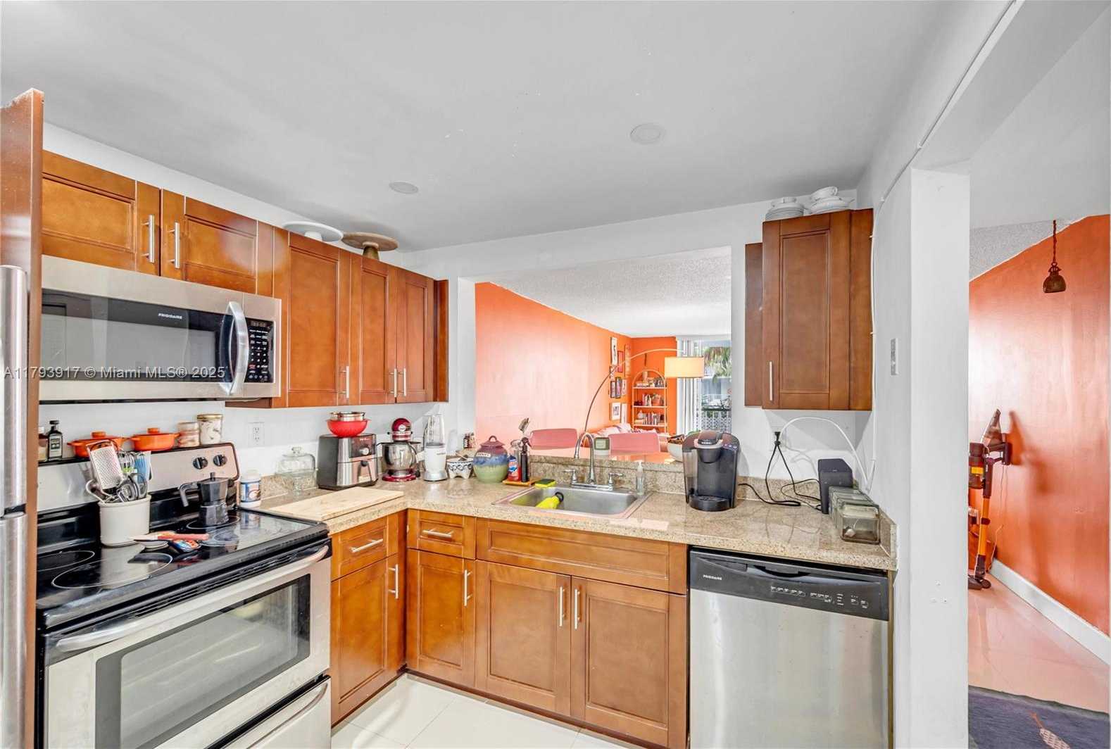 Small Image of 488 NORTH WEST 165TH ST RD #B312, Miami Number 13