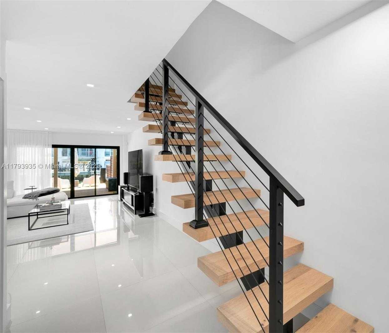 Small Image of 830 RAYMOND ST, Miami Beach Number 11