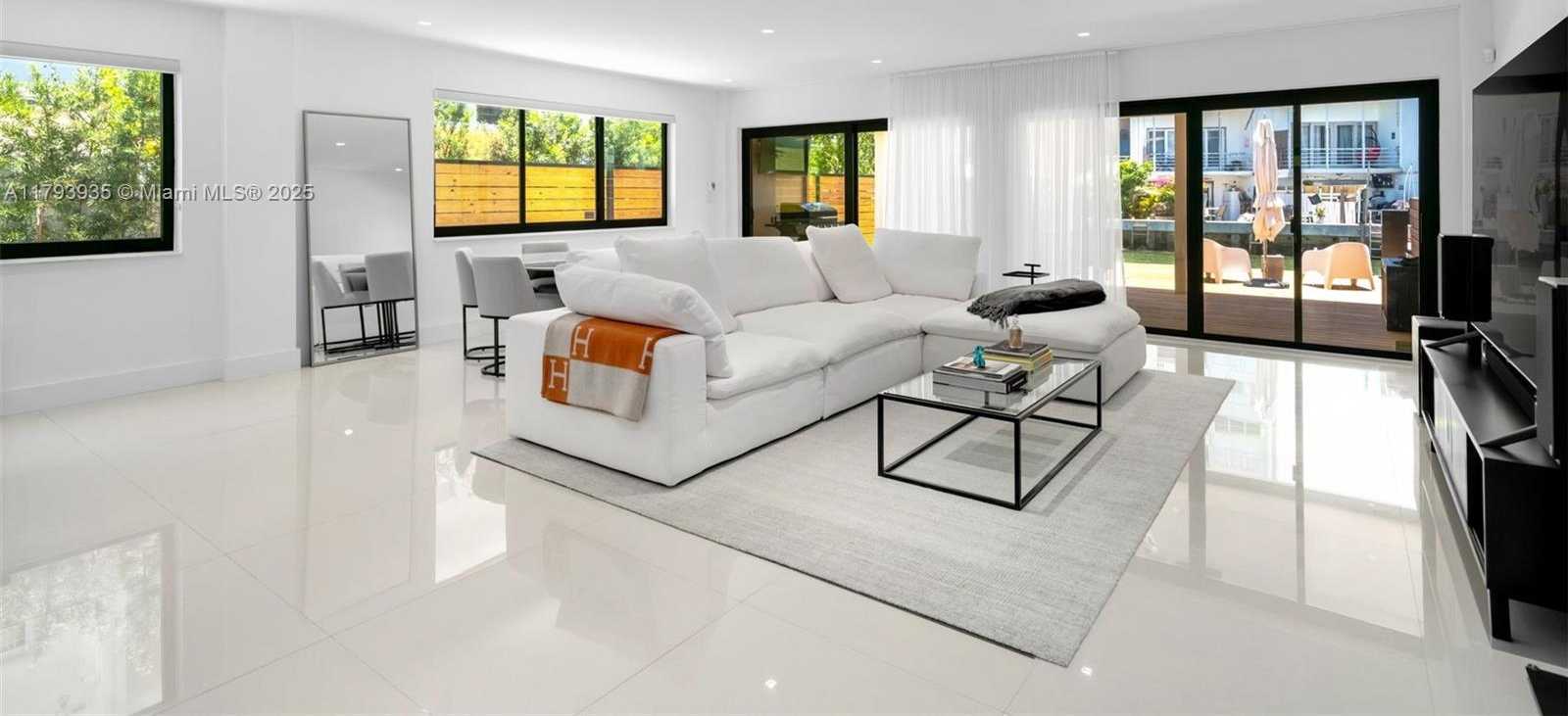 Small Image of 830 RAYMOND ST, Miami Beach Number 13
