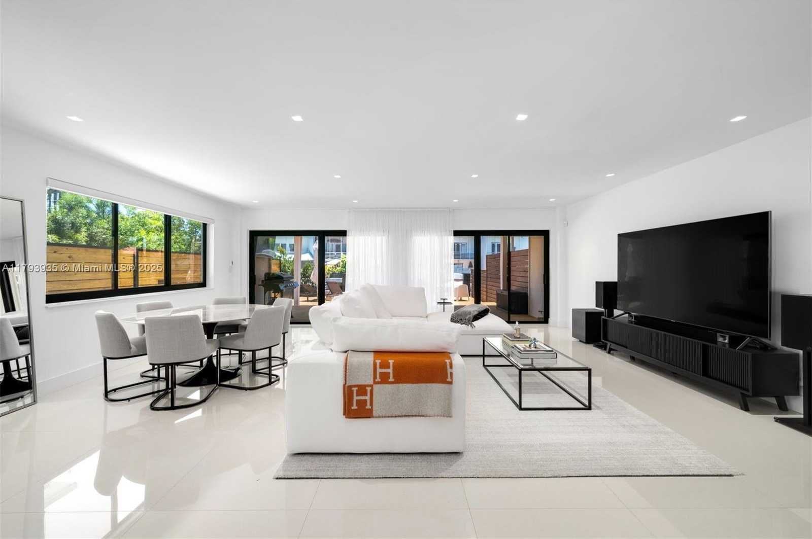 Small Image of 830 RAYMOND ST, Miami Beach Number 14