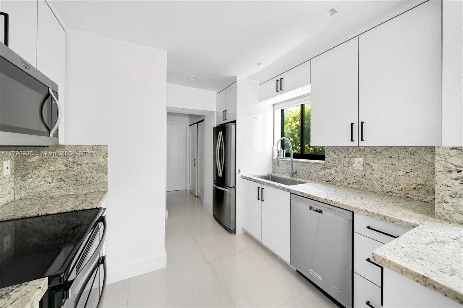 Small Image of 830 RAYMOND ST, Miami Beach Number 15
