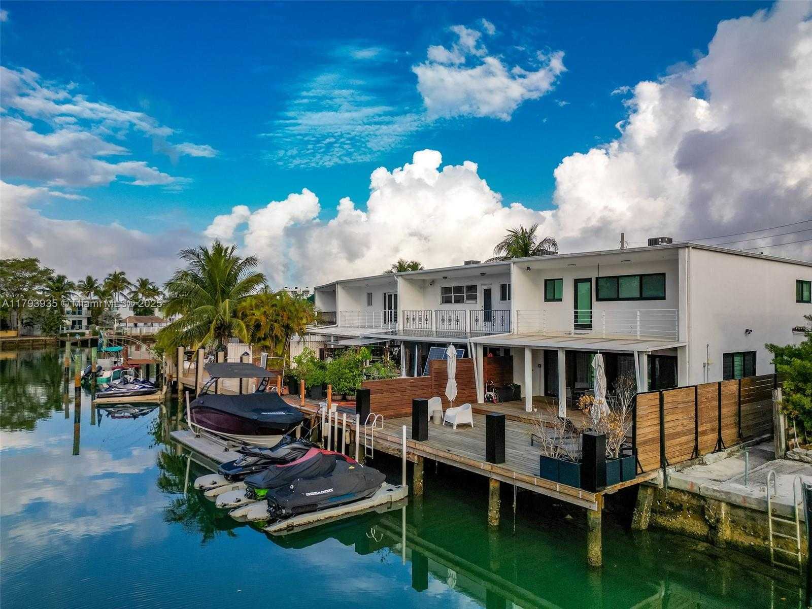 Small Image of 830 RAYMOND ST, Miami Beach Number 2