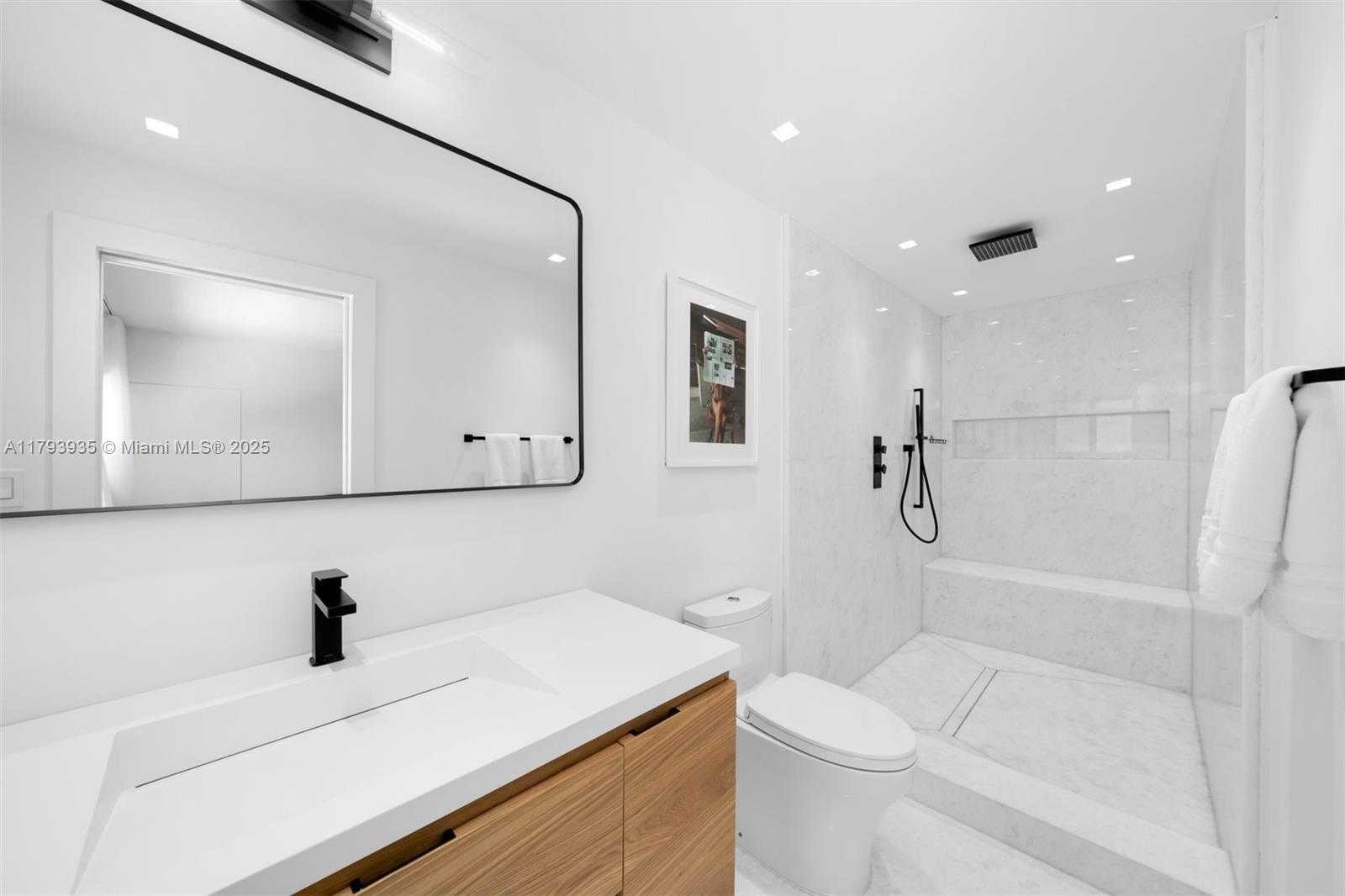 Small Image of 830 RAYMOND ST, Miami Beach Number 23
