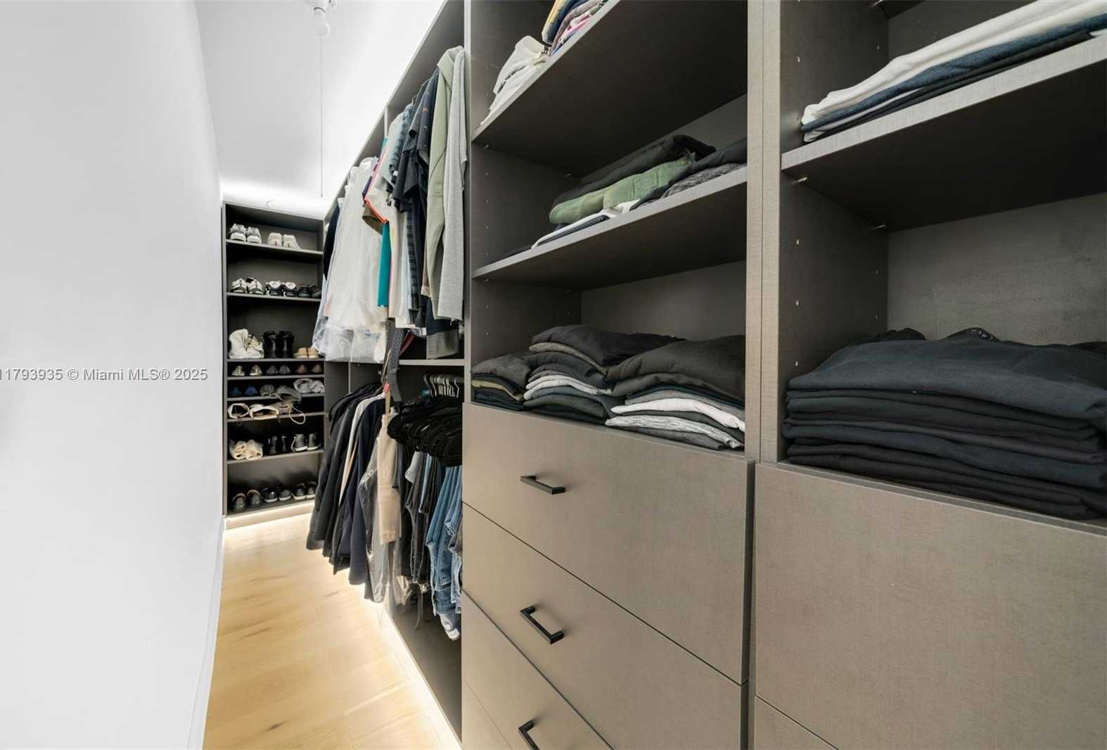 Small Image of 830 RAYMOND ST, Miami Beach Number 24