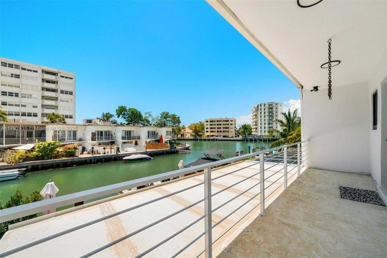 Small Image of 830 RAYMOND ST, Miami Beach Number 25