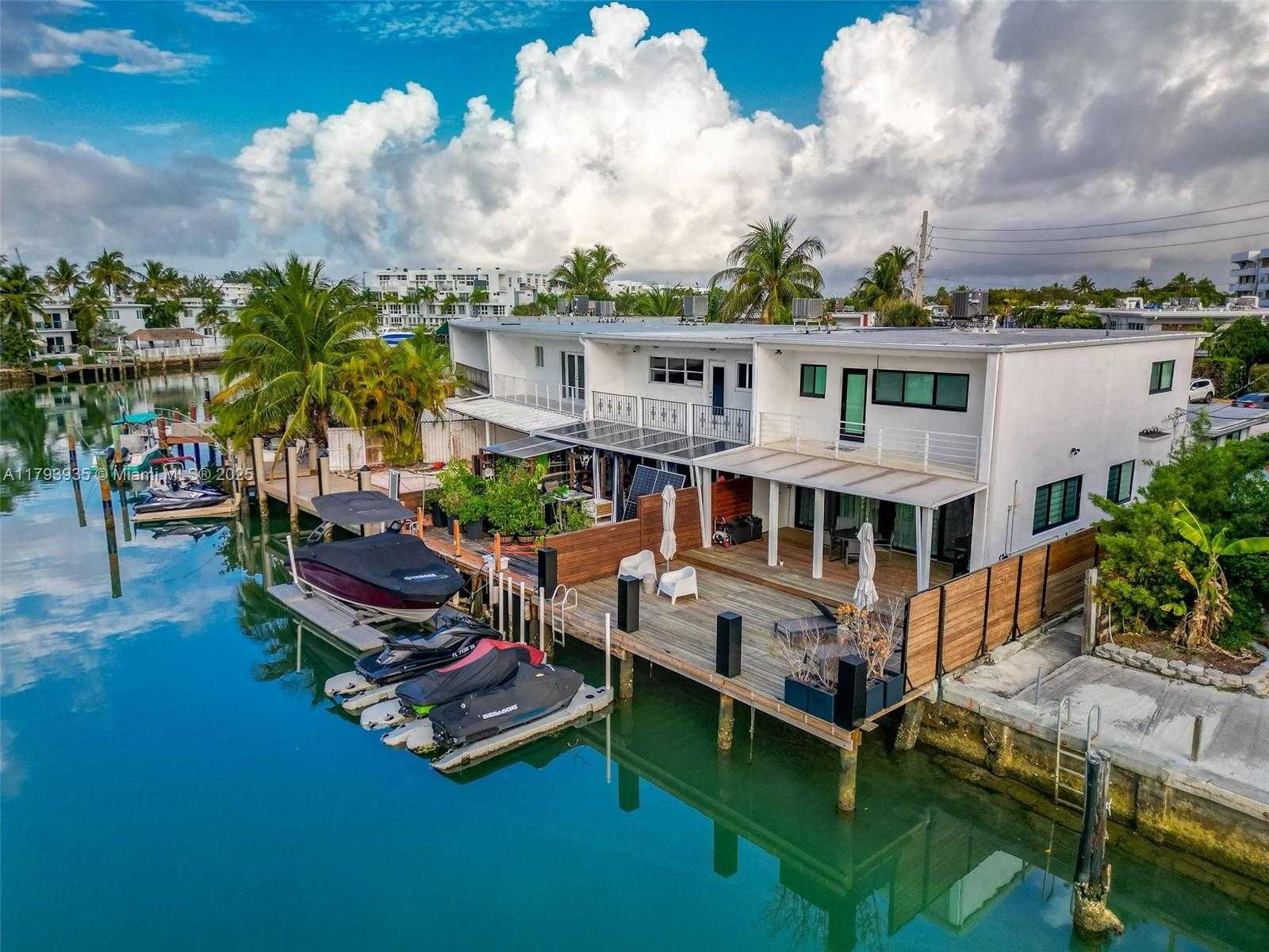 Small Image of 830 RAYMOND ST, Miami Beach Number 3