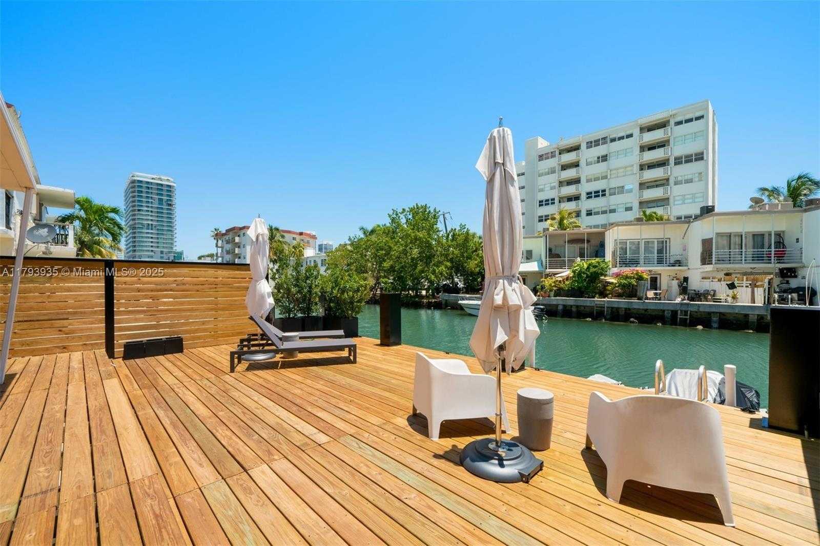 Small Image of 830 RAYMOND ST, Miami Beach Number 30