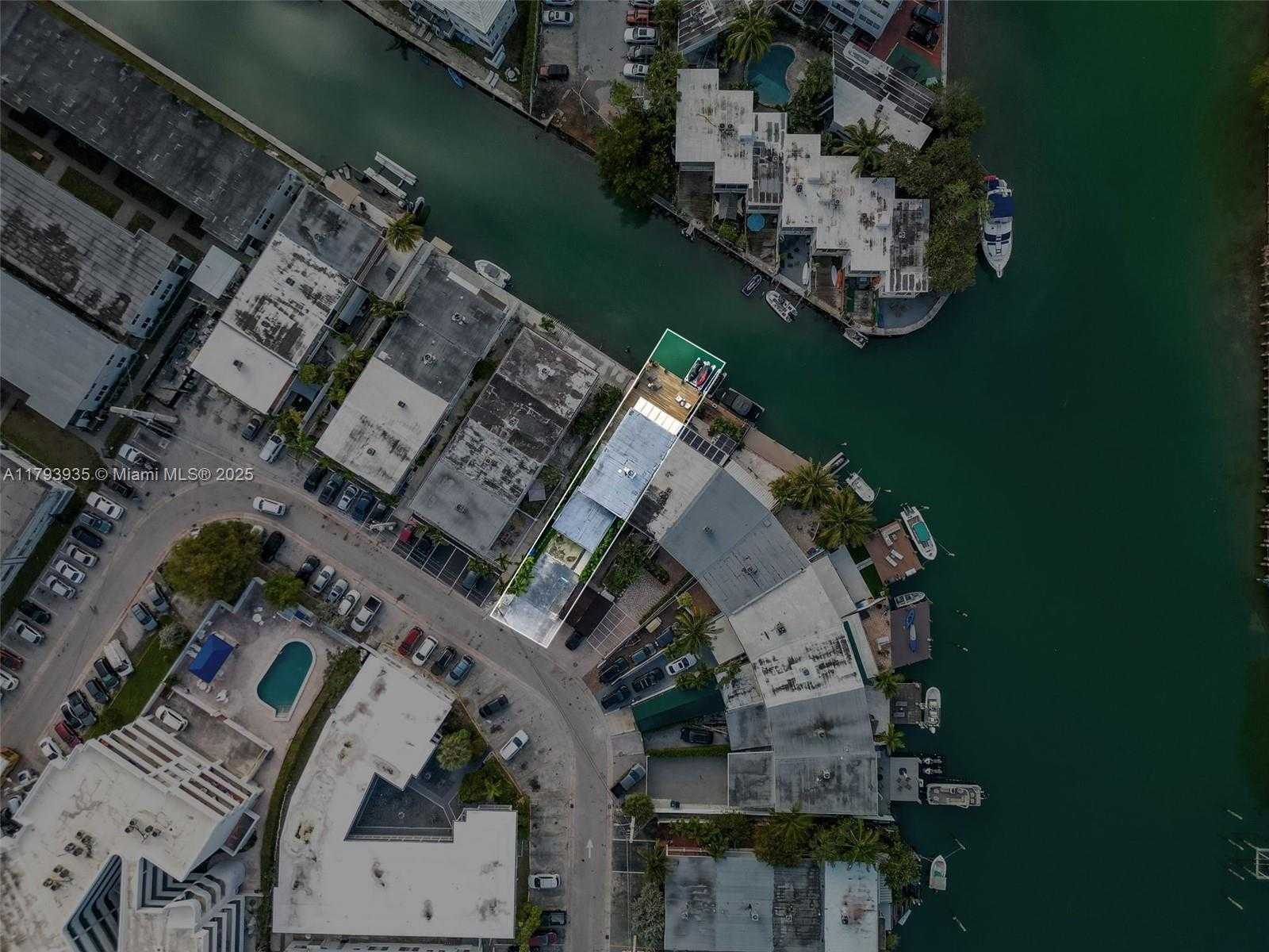 Small Image of 830 RAYMOND ST, Miami Beach Number 31