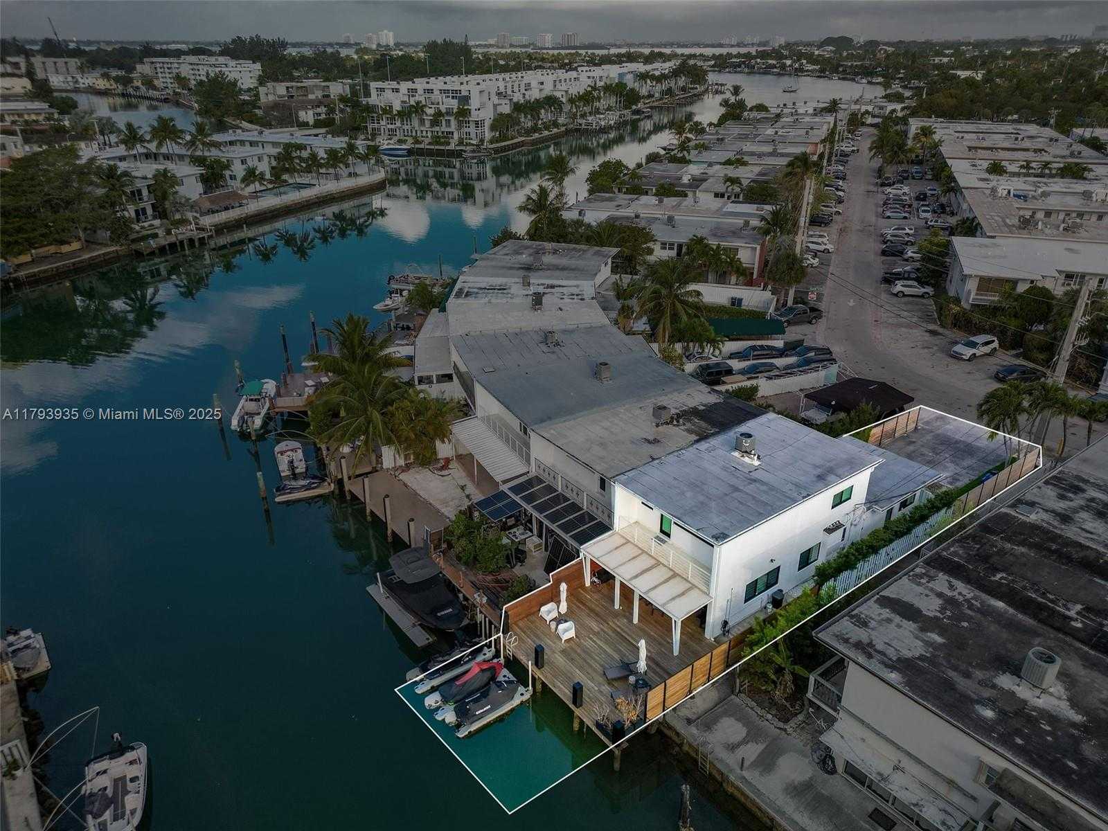 Small Image of 830 RAYMOND ST, Miami Beach Number 32