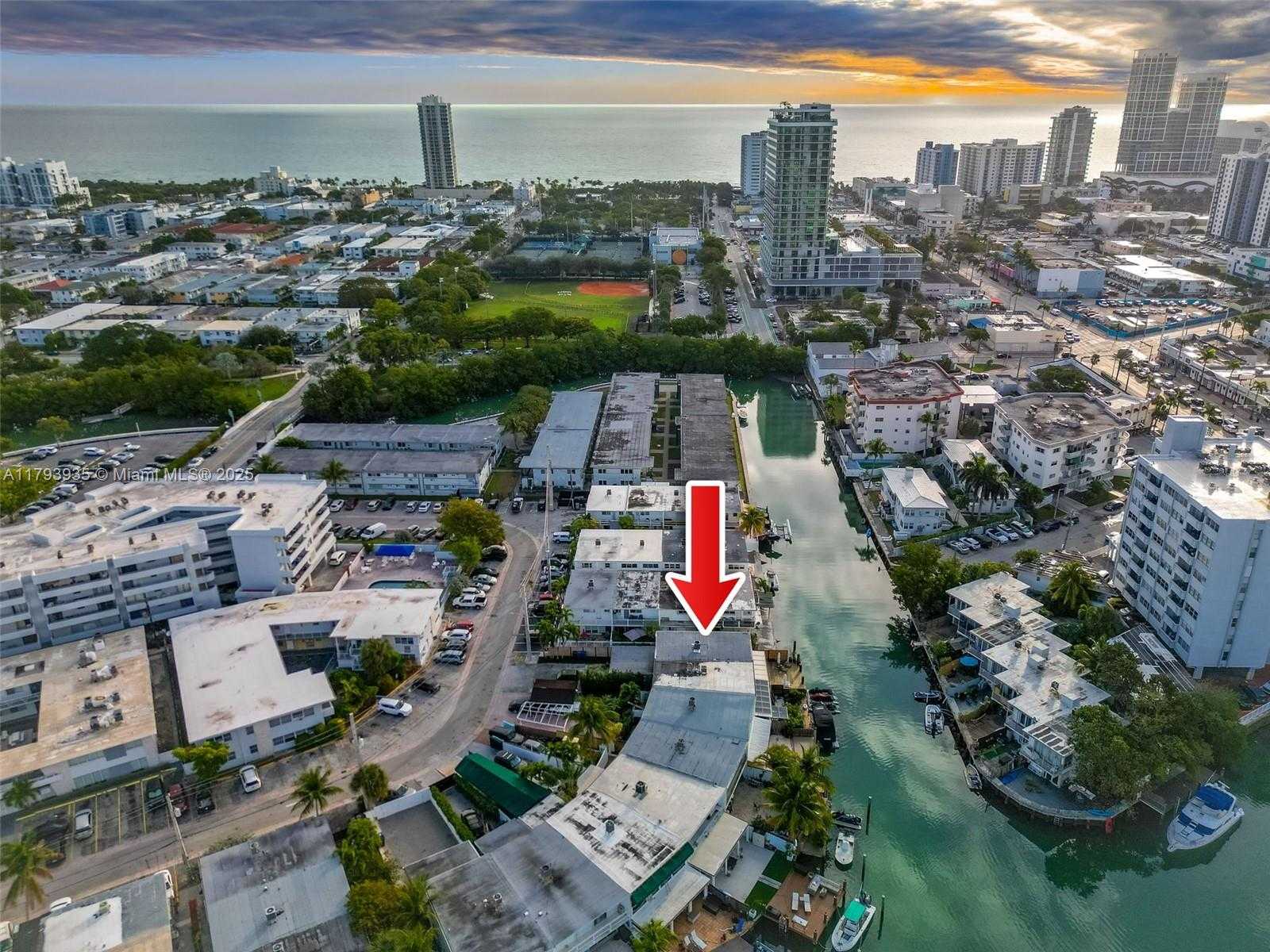 Small Image of 830 RAYMOND ST, Miami Beach Number 33