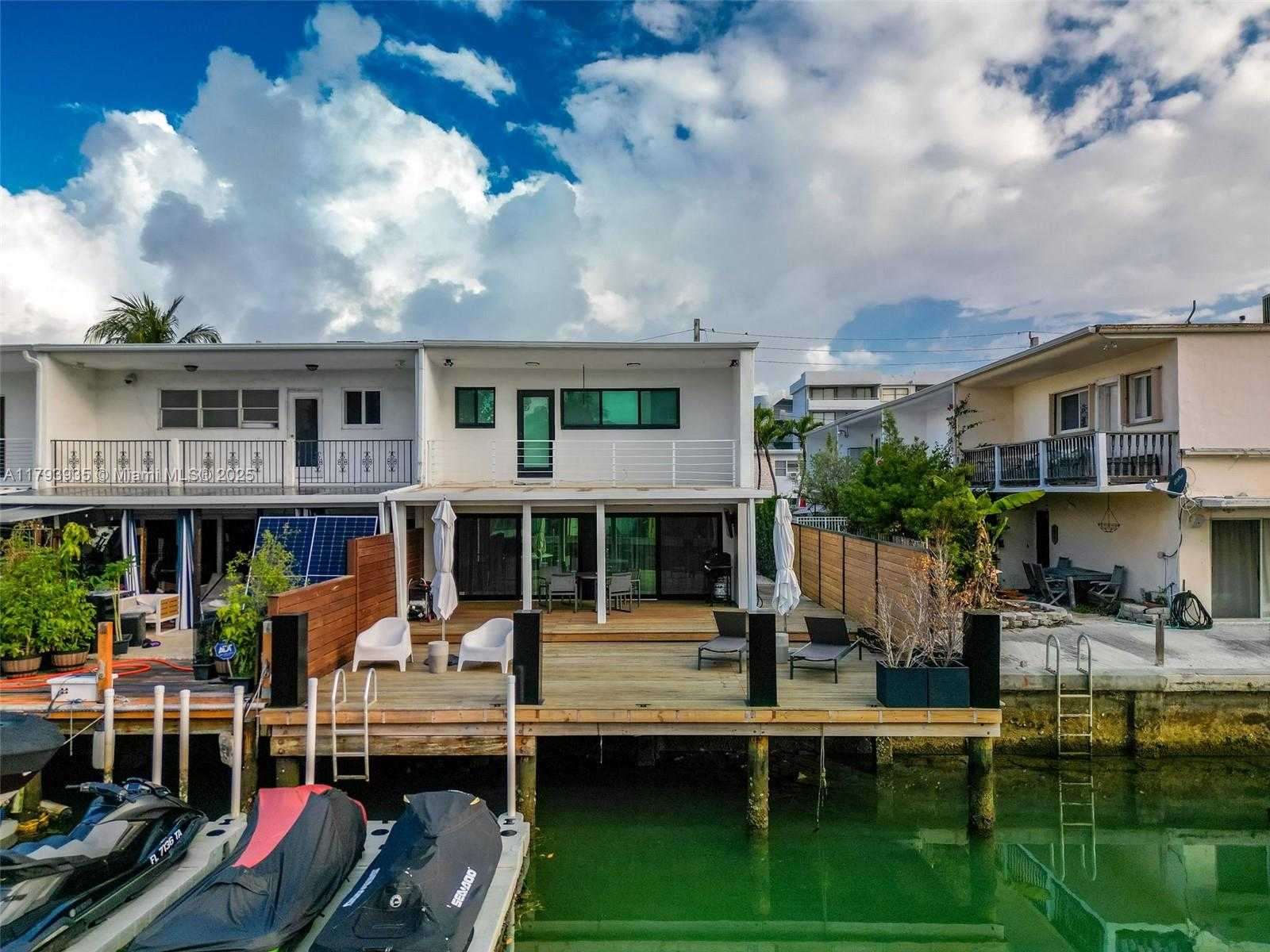 Small Image of 830 RAYMOND ST, Miami Beach Number 4