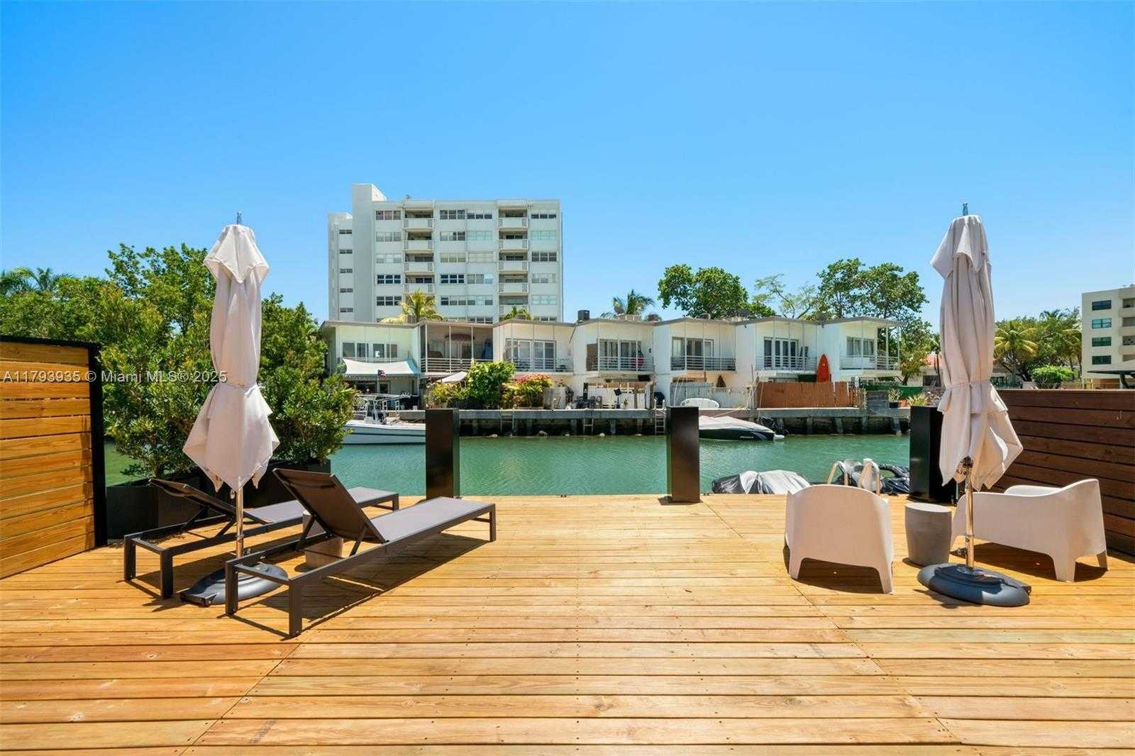 Small Image of 830 RAYMOND ST, Miami Beach Number 6