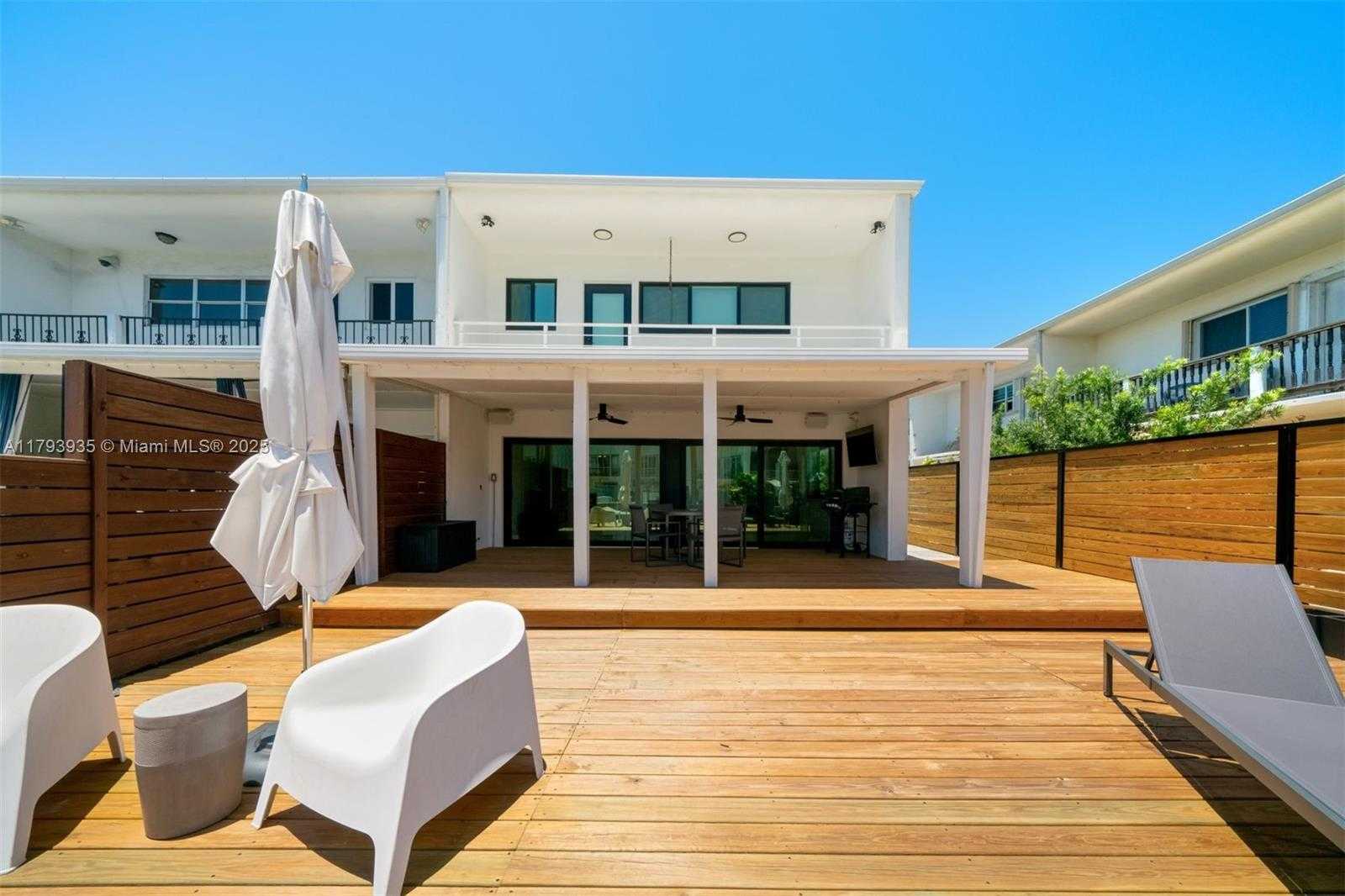 Small Image of 830 RAYMOND ST, Miami Beach Number 8