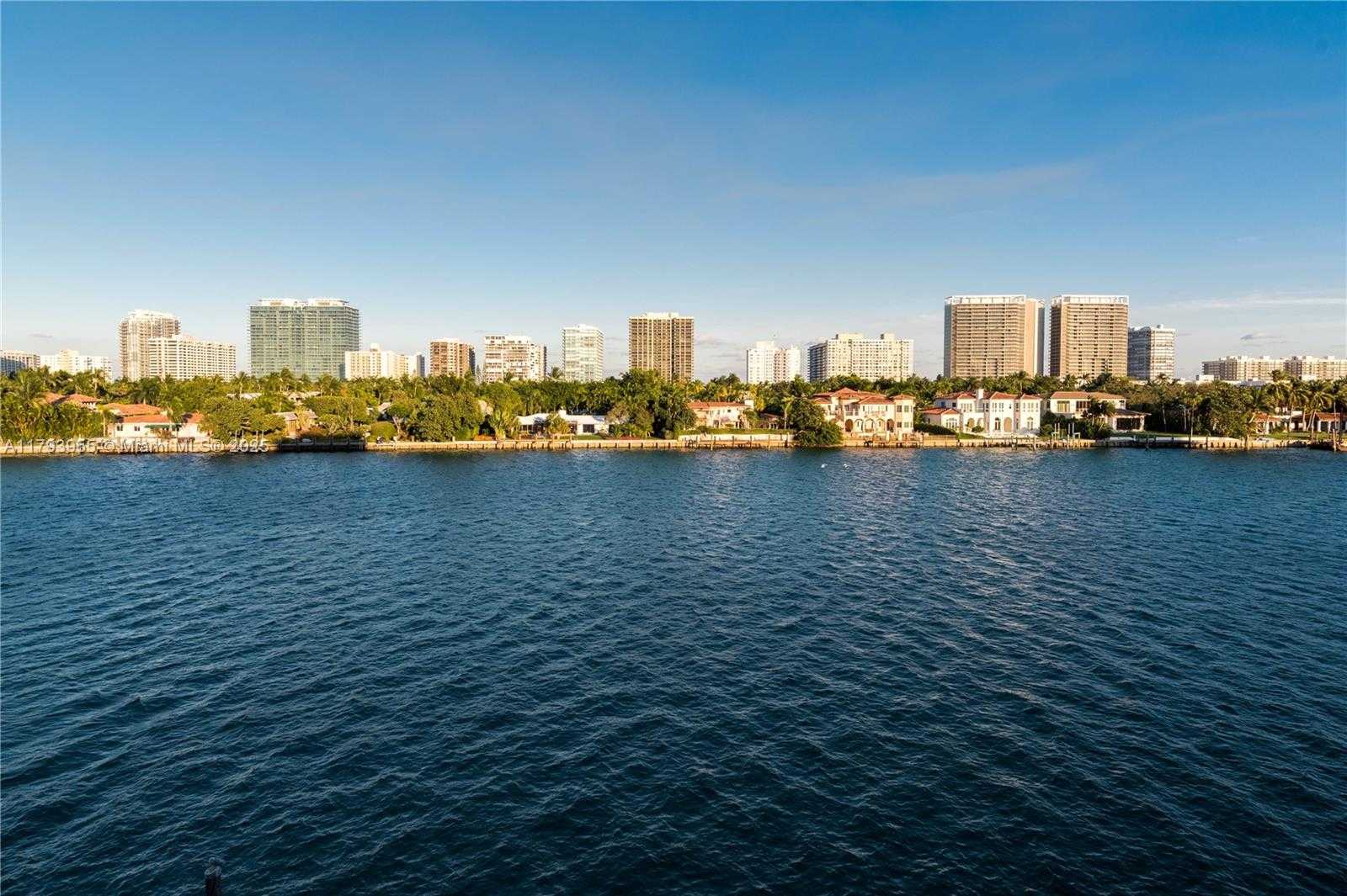 Small Image of 10101 EAST BAY HARBOR DR #404, Bay Harbor Islands Number 19