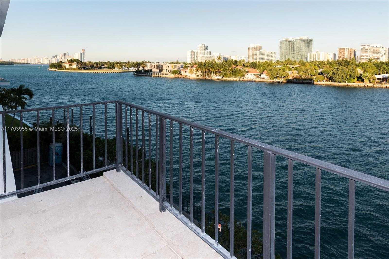 Small Image of 10101 EAST BAY HARBOR DR #404, Bay Harbor Islands Number 20