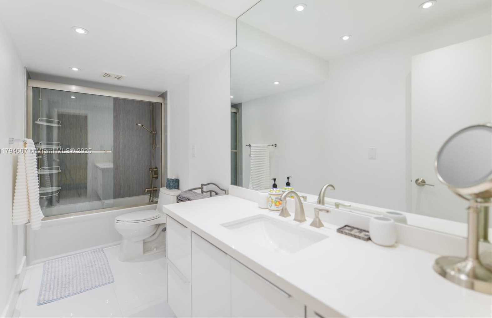 Small Image of 10275 COLLINS AVE #326, Bal Harbour Number 14