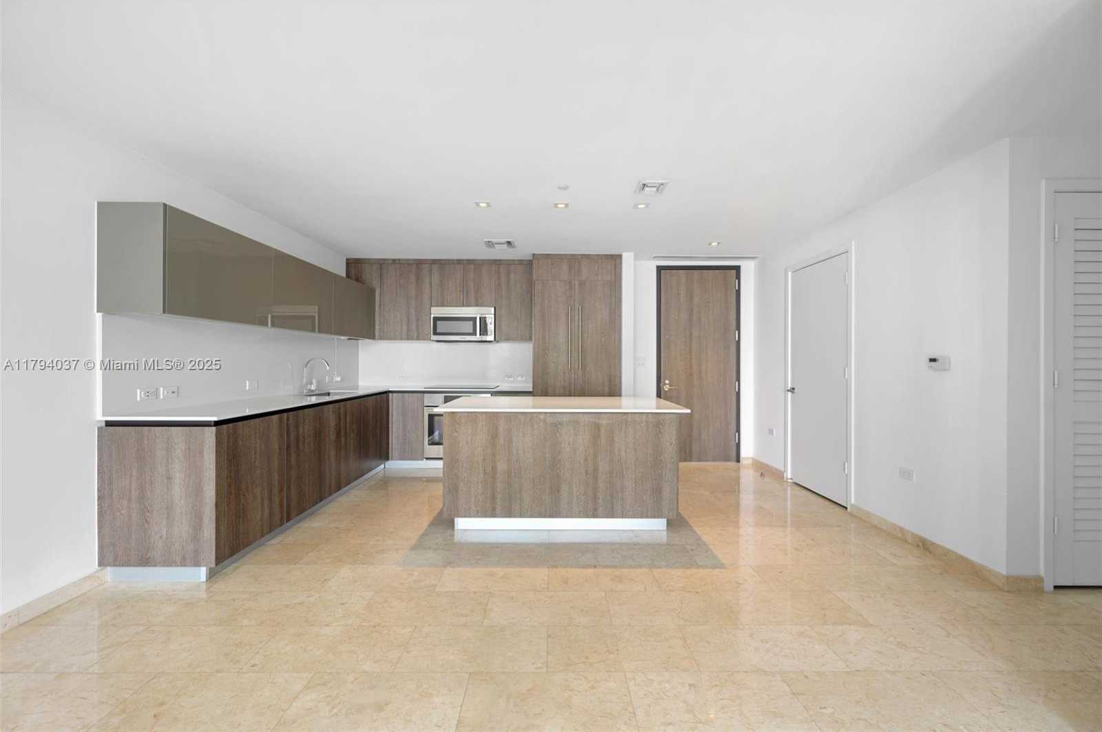 Small Image of 68 SOUTH EAST 6TH ST #910, Miami Number 2