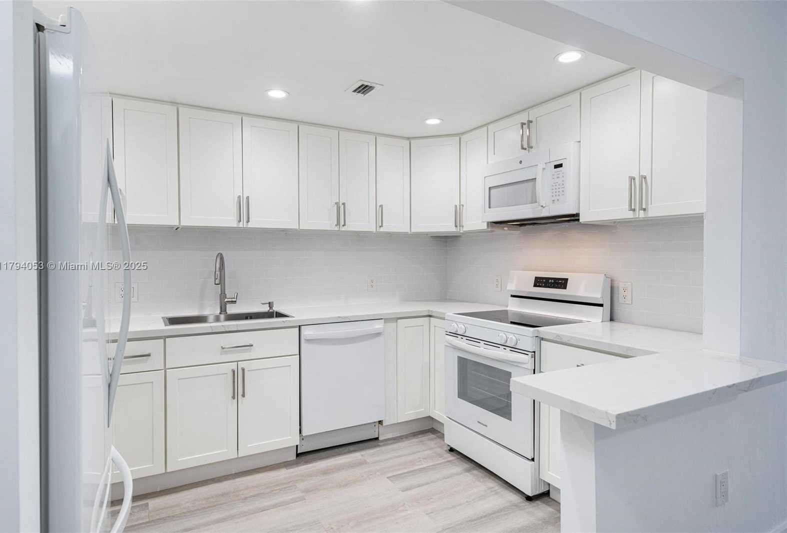 Small Image of 150 SOUTH EAST 25TH RD #2H, Miami Number 4