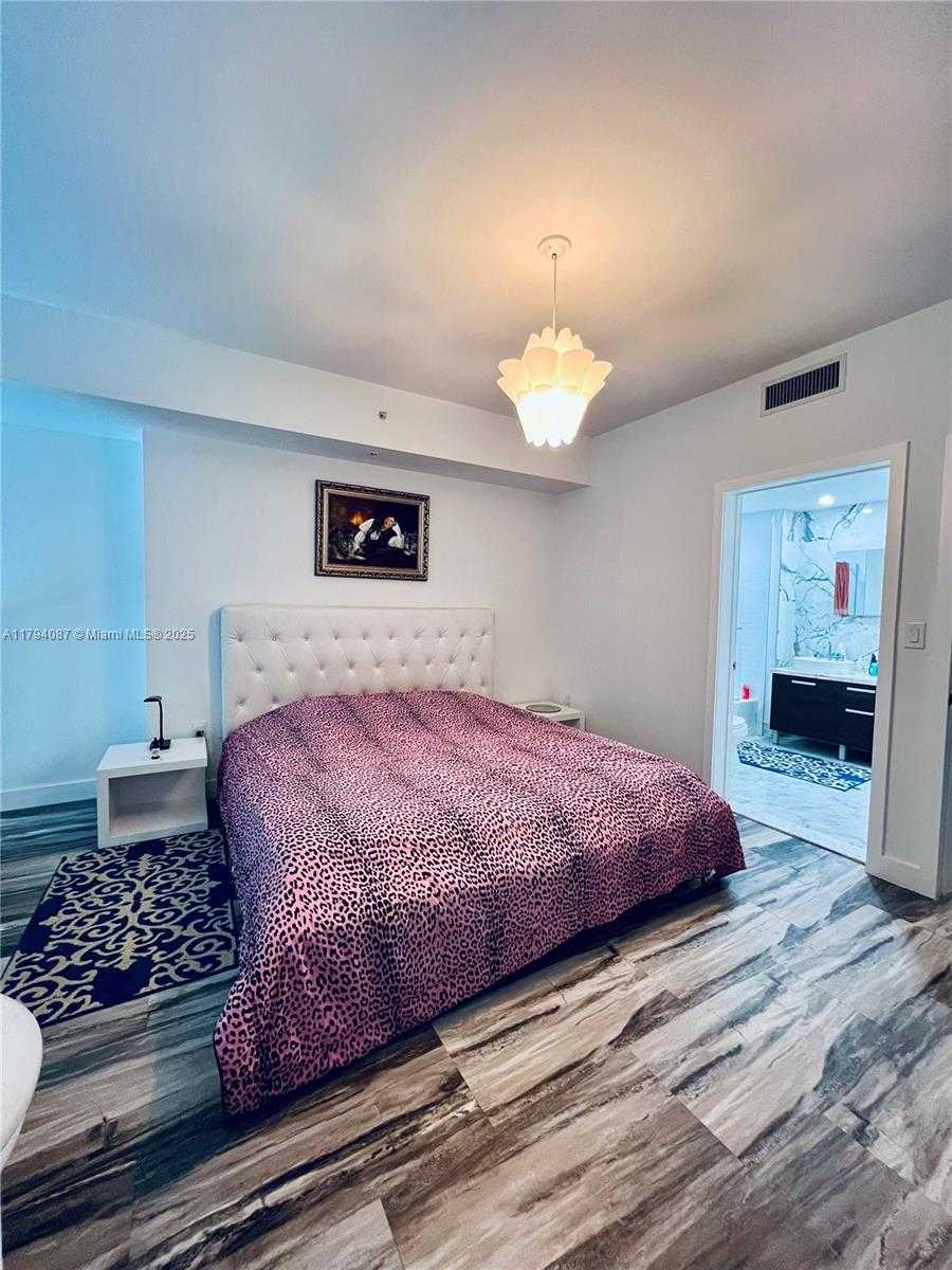 Small Image of 244 BISCAYNE BLVD #640, Miami Number 12