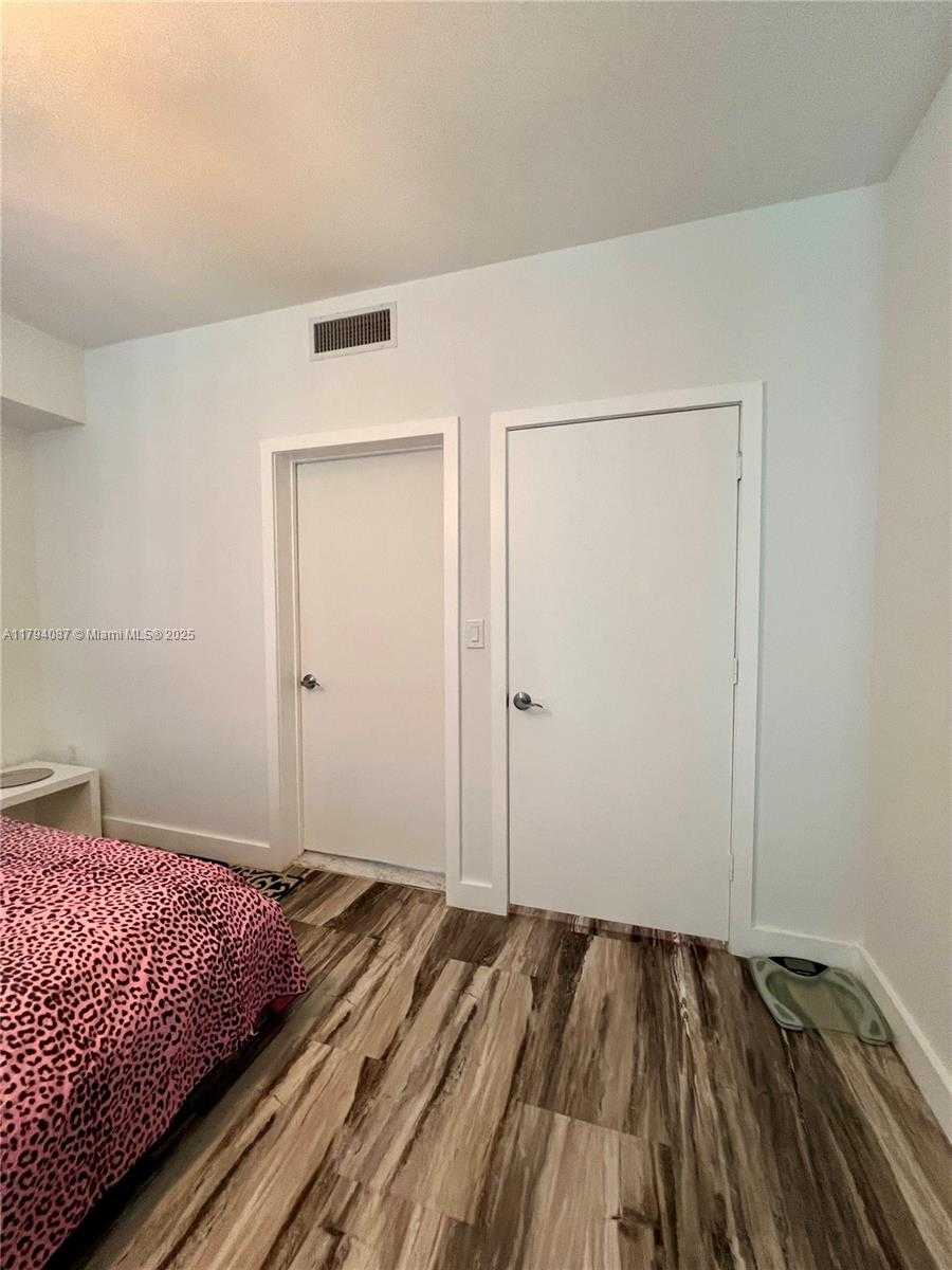 Small Image of 244 BISCAYNE BLVD #640, Miami Number 13