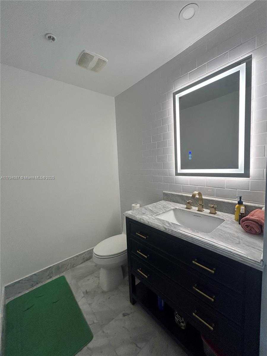 Small Image of 244 BISCAYNE BLVD #640, Miami Number 14