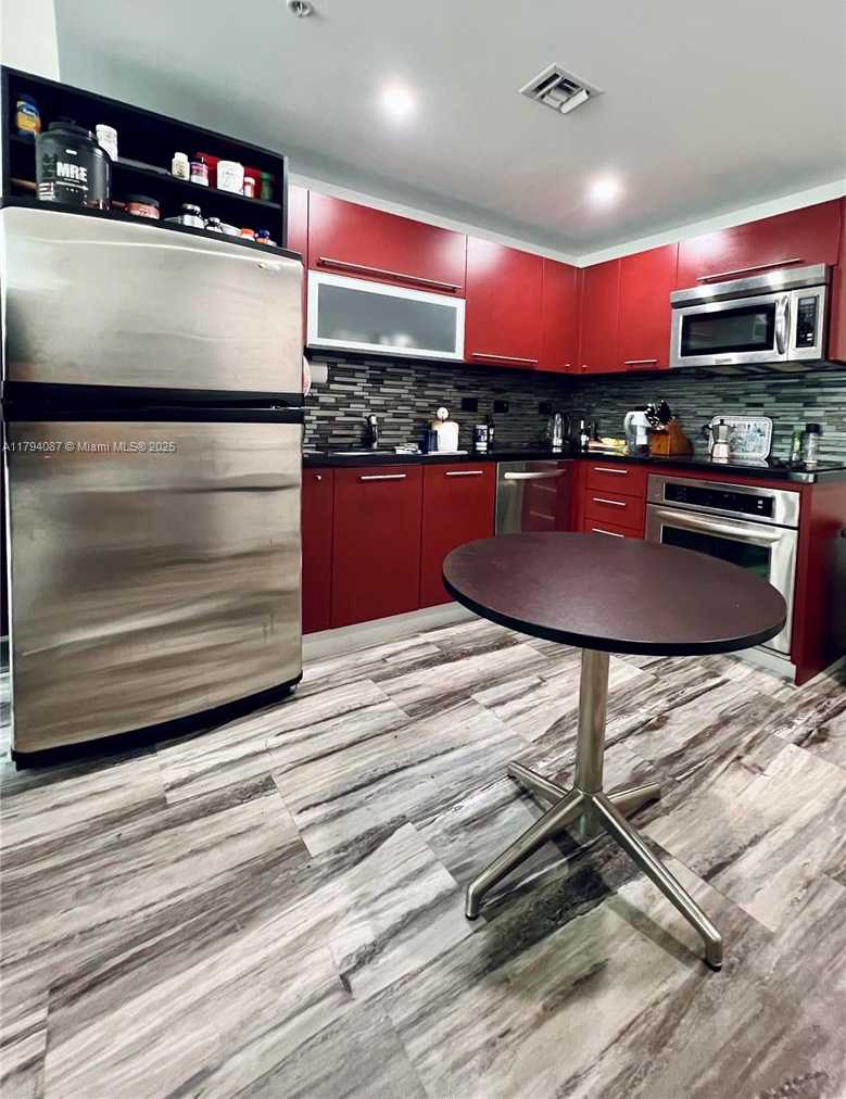 Small Image of 244 BISCAYNE BLVD #640, Miami Number 2