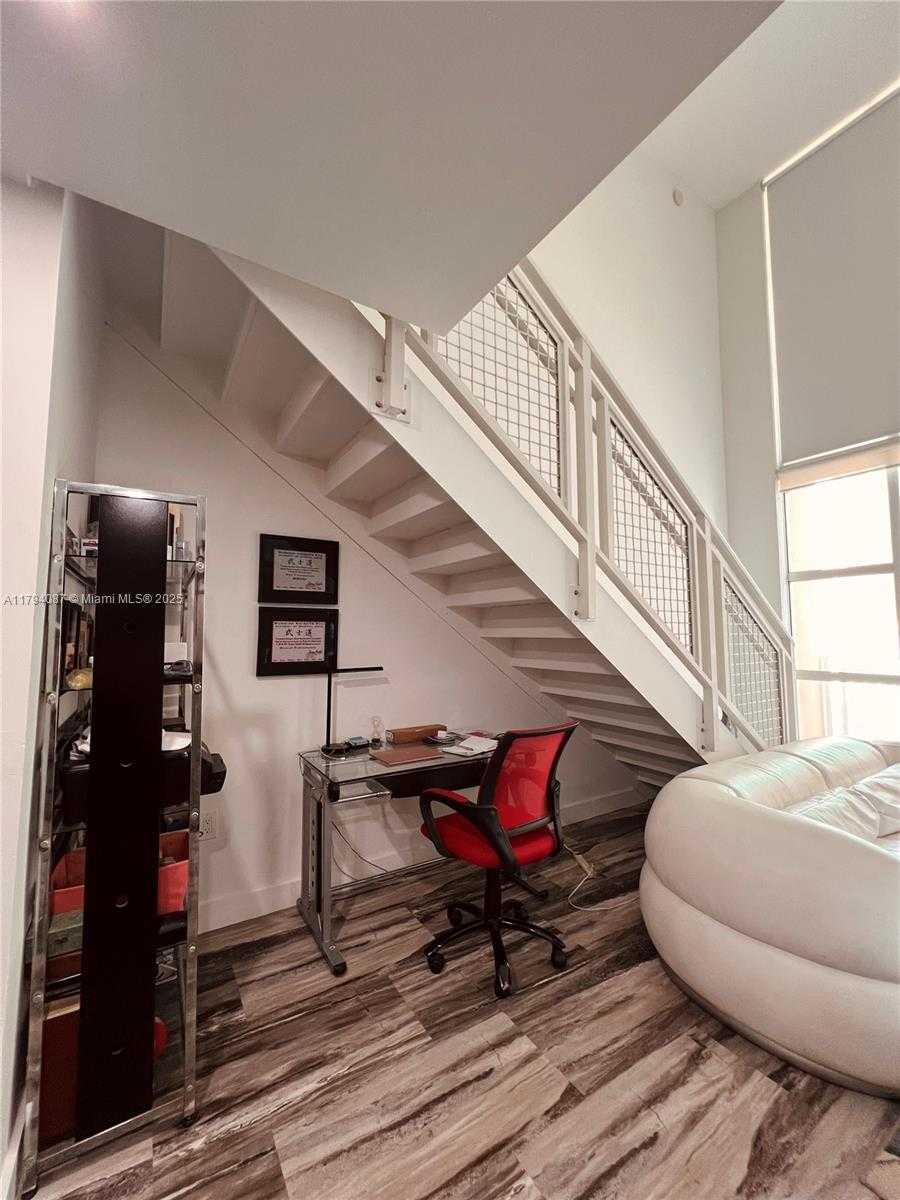 Small Image of 244 BISCAYNE BLVD #640, Miami Number 4