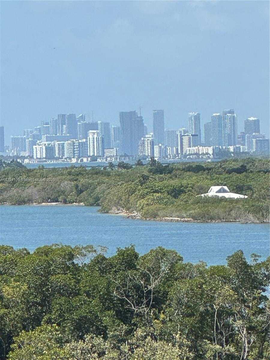 Small Image of 100 BAYVIEW DR #722, Sunny Isles Beach Number 10