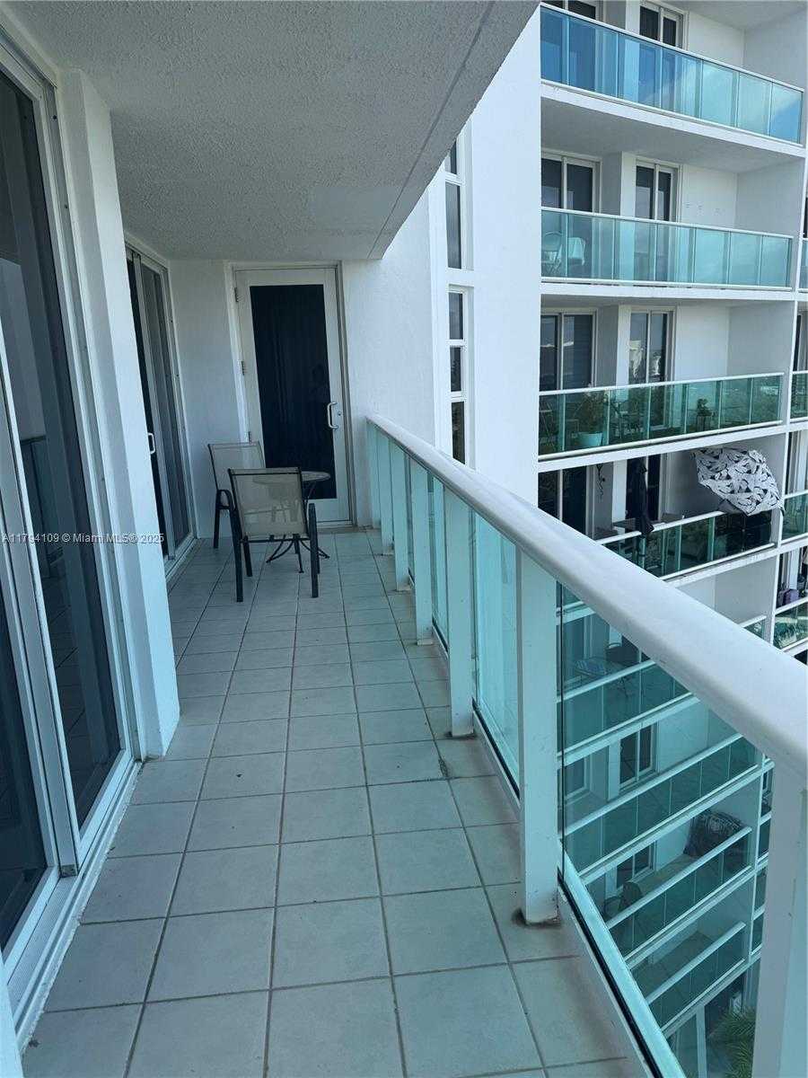 Small Image of 100 BAYVIEW DR #722, Sunny Isles Beach Number 11