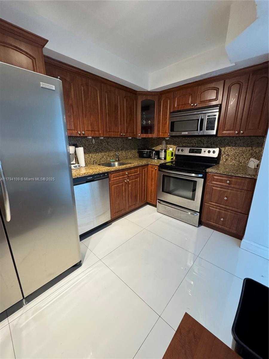 Small Image of 100 BAYVIEW DR #722, Sunny Isles Beach Number 12