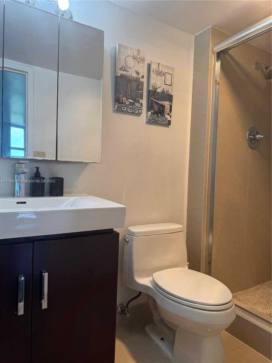 Small Image of 100 BAYVIEW DR #722, Sunny Isles Beach Number 21