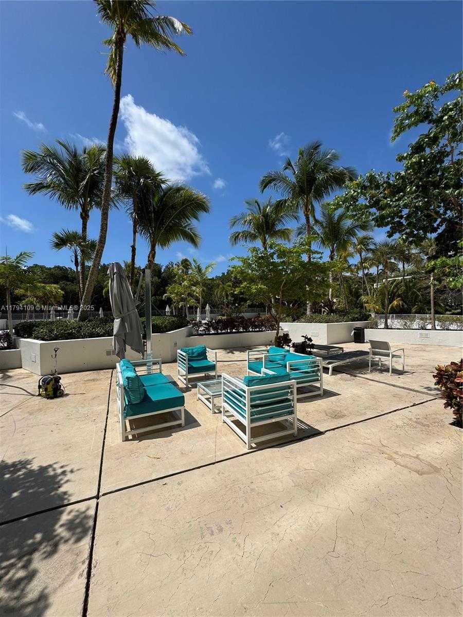 Small Image of 100 BAYVIEW DR #722, Sunny Isles Beach Number 22