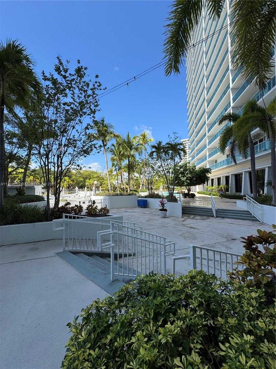 Small Image of 100 BAYVIEW DR #722, Sunny Isles Beach Number 25