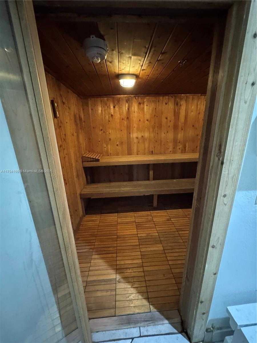 Small Image of 100 BAYVIEW DR #722, Sunny Isles Beach Number 27