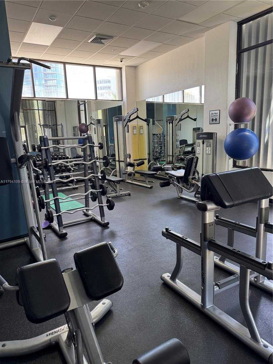 Small Image of 100 BAYVIEW DR #722, Sunny Isles Beach Number 29