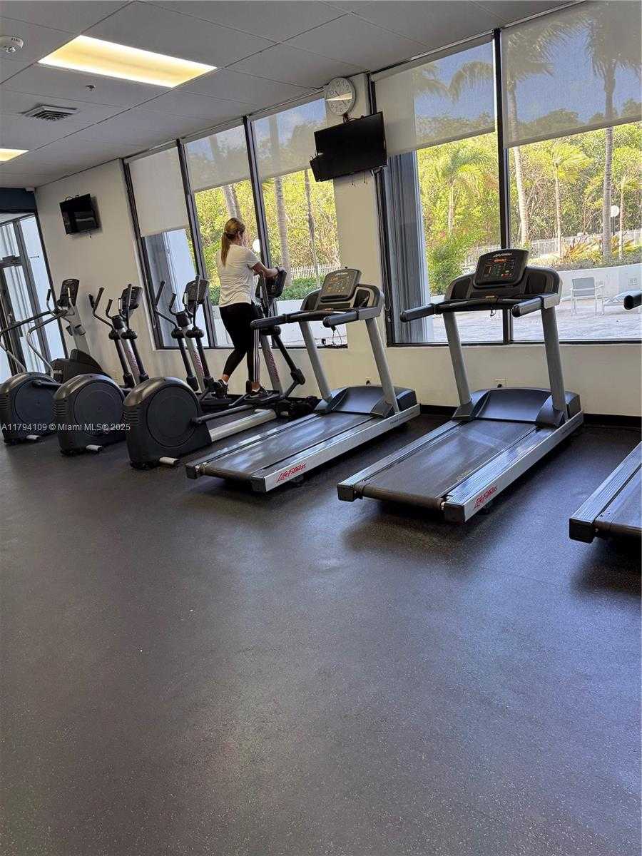 Small Image of 100 BAYVIEW DR #722, Sunny Isles Beach Number 30
