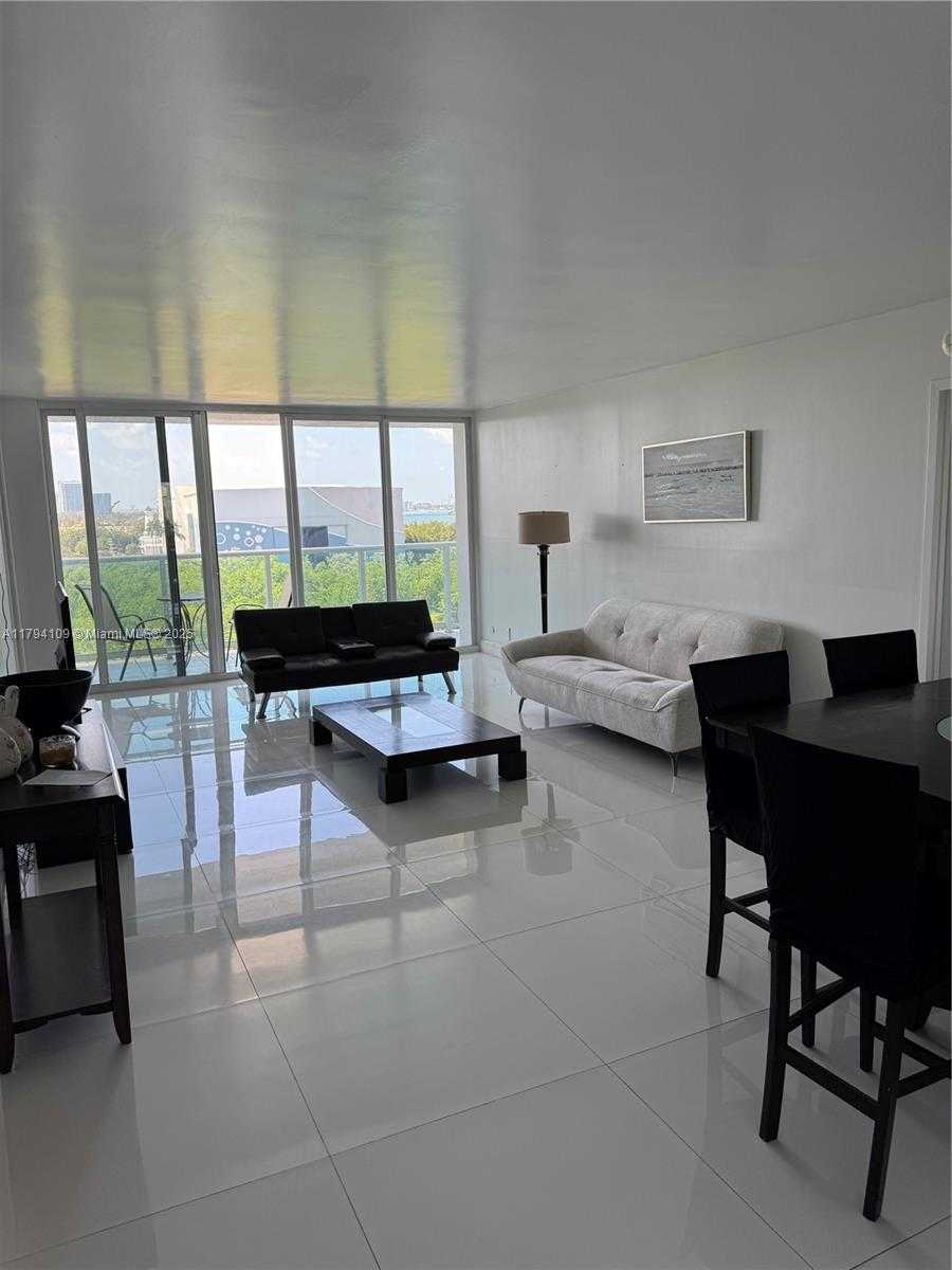 Small Image of 100 BAYVIEW DR #722, Sunny Isles Beach Number 6